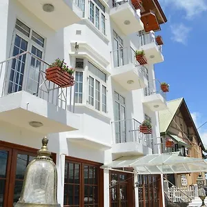 Royal Hills Hotel